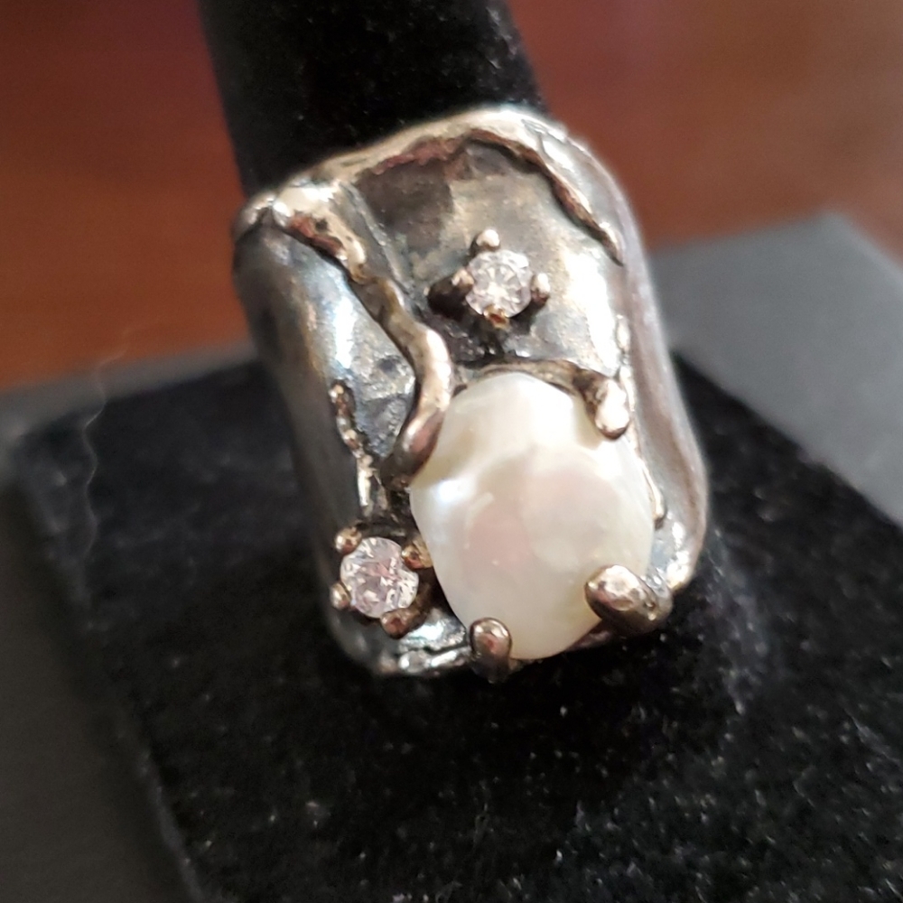VINTAGE S.S CULTURED PEARL AND CZ RING